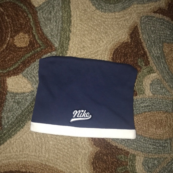 Nike Accessories - EUC CUTE VINTAGE NIKE WINTER HAT
